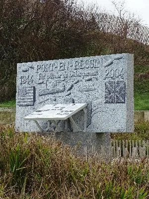 Monument du débarquement à Port-en-Bessin-Huppain