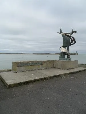 Monument aux Morts en Mer de Port-en-Bessin-Huppain