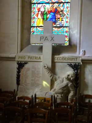 Stèle aux Morts de l'Église Saint-Aubin d'Houlgate