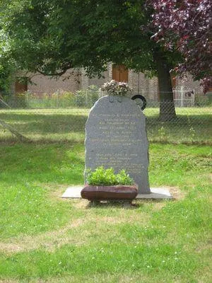 Stèle commémorative Soldats canadiens de Cerqueux