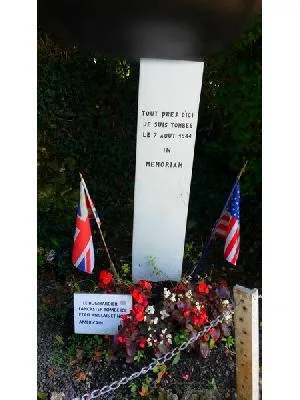 Stèle commémorative britannique de Clarbec