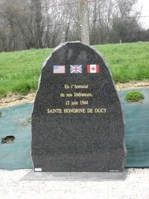 Stèle 1939-1945 de Sainte-Honorine-de-Ducy