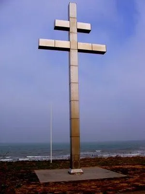 Croix de Lorraine de la France Libre de Courseulles-sur-Mer