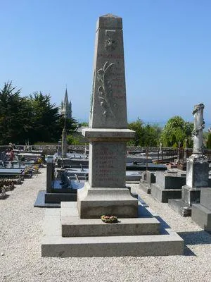 Monument aux morts d'Arromanches-les-Bains