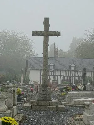 Croix du cimetière d'Équemauville