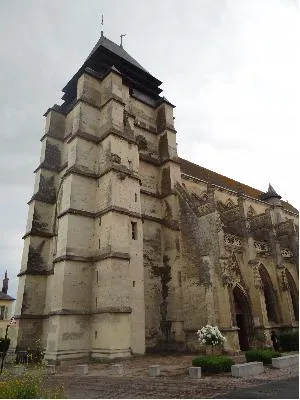 Église Saint-Michel de Pont-l'Évêque