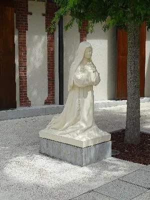 Statue de Sainte-Thérèse à Lisieux
