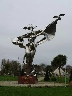 Statue de la Paix à Grandcamp-Maisy