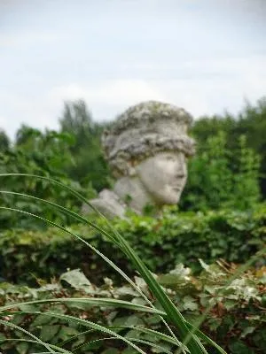 Statue de Lucie Delarue Mardrus à Honfleur