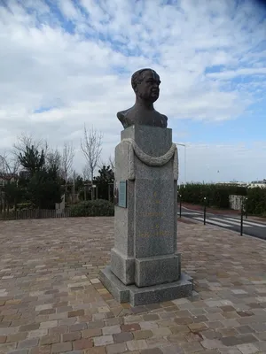Statue Eugène Cornuché à Deauville
