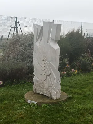 Statue Les dames d'ailleurs d'H. Bocquet à Trouville-sur-Mer