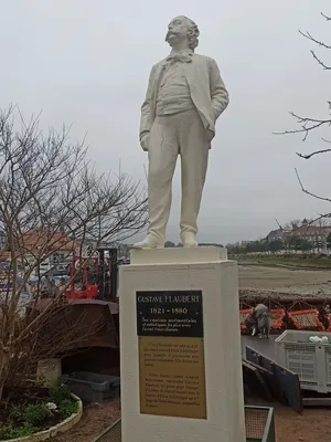 Statue Gustave Flaubert par Léopold Bernstamm à Trouville-sur-Mer