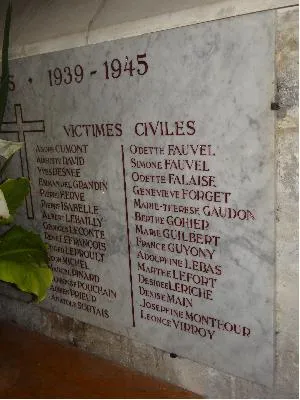 Plaque aux morts 1939-1945 de l'église Saint-Michel de Pont-l'Évêque