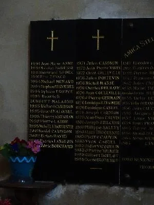 Plaque aux Morts en Mer église Saint-André de Port-en-Bessin-Huppain