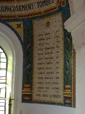 Plaques aux Morts de l'Église Saint-Pierre d'Équemauville