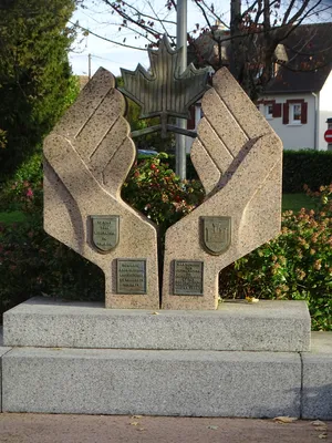 Stèle aux Libérateurs canadiens de Falaise
