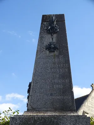 Monument aux Morts de Goustranville