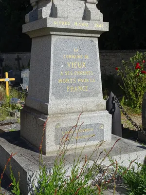 Monument aux Morts de Vieux