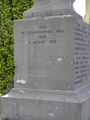 Monument aux Morts d'Esquay-Notre-Dame