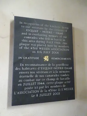 Plaques commémoratives de l'Église Notre-Dame-de-l'Annonciation à Esquay-Notre-Dame