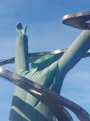 Monument aux Morts en Mer de Port-en-Bessin-Huppain