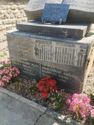 Monument aux Morts d'Hérouvillette