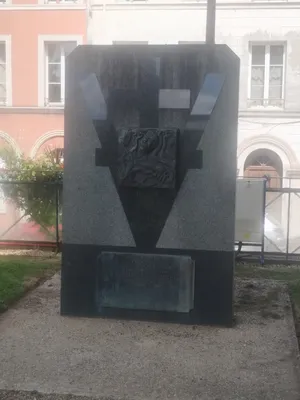 Mémorial aux réseaux de résistants à Lisieux