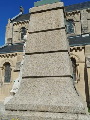 Monument aux Morts de Lion-sur-Mer