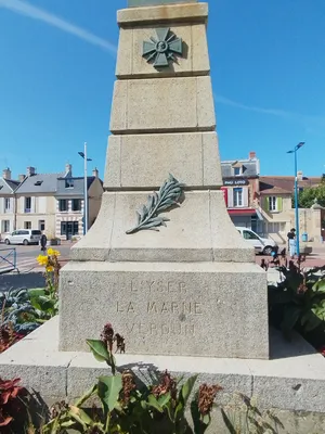 Monument aux Morts de Lion-sur-Mer