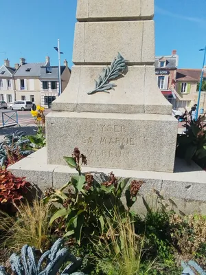 Monument aux Morts de Lion-sur-Mer