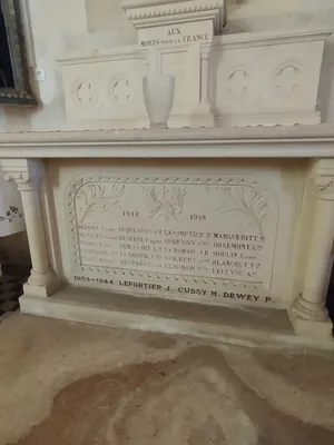 Plaques aux Morts de l'Église Saint-Laurent à Longues-sur-Mer