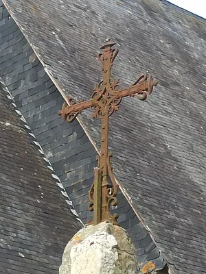 Croix du cimetière de l'Église Saint-Martin de Bienfaite-la-Cressonnière
