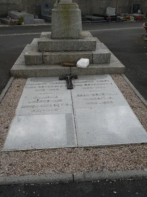 Croix du cimetière de Villers-Bocage