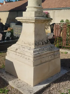 Croix de l'Église Saint-Pierre de Touffréville