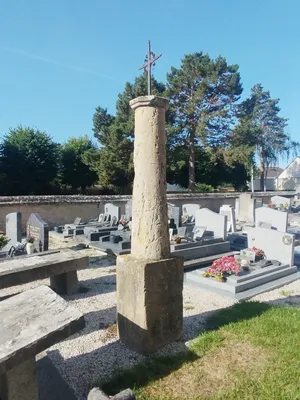 Croix de l'Église Notre-Dame-des-Sept-Douleurs à Cuverville