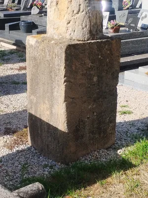 Croix de l'Église Notre-Dame-des-Sept-Douleurs à Cuverville