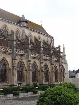 Église Saint-Michel de Pont-l'Évêque