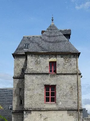 Tour carrée de la rue Paul-Banaston de Lisieux