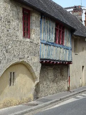 Tour carrée de la rue Paul-Banaston de Lisieux