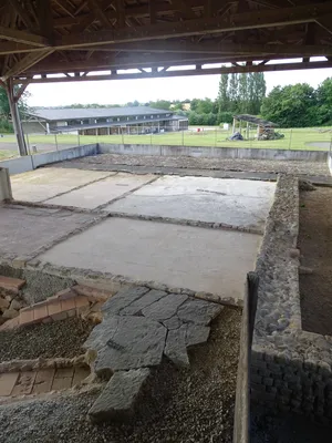 Maison de la cours en U à Vieux-la-Romaine