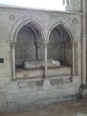 Dalle funéraire : Pierre Cauchon dans la Cathédrale Saint-Pierre de Lisieux