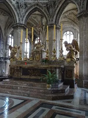 2 statues : anges adorateurs de l'Église Saint-Pierre de Caen