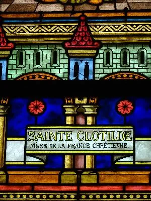 Vitrail Baie D : Sainte Clotilde dans l'église Saint-Pierre d'Équemauville
