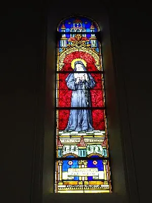 Vitrail Baie E : Ste Marguerite-Marie dans l'église Saint-Pierre d'Équemauville
