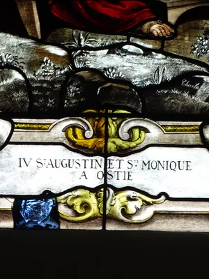 Vitrail Baie 15 : IV - St Augustin et Ste Monique à Hostie dans l'Église Saint-Augustin de Deauville