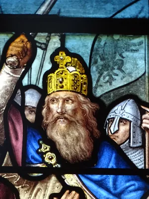 Vitrail Baie 000 : Charlemagne (742-814) dans l'Église Saint-Denis à Cambremer