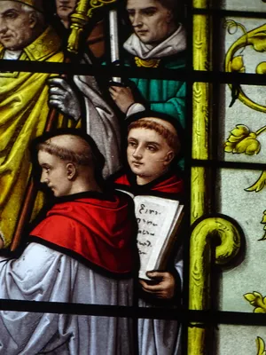 Vitrail Baie 14 : Baptême de Saint-Louis XI dans l'Église Saint-Denis à Cambremer