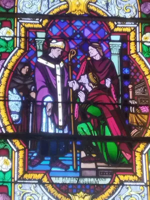 Vitrail Baie 11 : Le pardon de St Amand au roi Dagobert dans l'Église Notre-Dame de Litteau