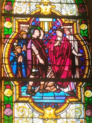 Vitrail Baie 12 : St Georges patron des soldats défend la Foi dans l'Église Notre-Dame de Litteau