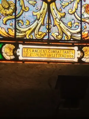 Vitrail Baie 12 : St Georges patron des soldats défend la Foi dans l'Église Notre-Dame de Litteau